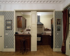 Фото интерьера кухни квартиры в неоклассике