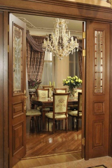 Фото интерьера столовой квартиры в классическом стиле