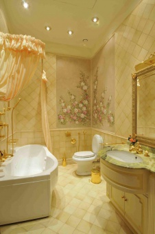 Фото интерьера детского санузла квартиры в классическом стиле