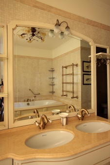 Фото интерьера санузла квартиры в неоклассике