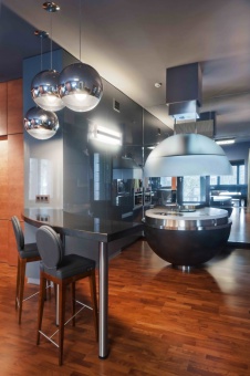 Фото интерьера кухни небольшой квартиры в современном стиле