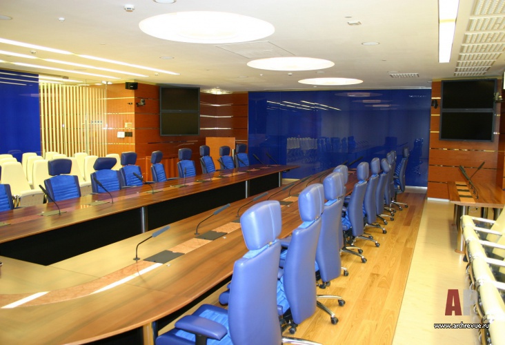 Фото интерьера конференц-зала представительского офиса 