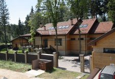Фото фасада загородного деревянного дома