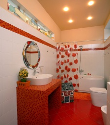 Фото интерьера санузла загородного деревянного дома