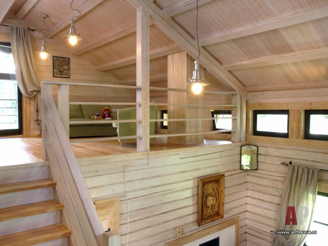 Фото интерьера гостиной банного комплекса загородного деревянного дома