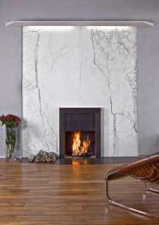 Фото интерьера каминной многоуровневой квартиры в современном стиле