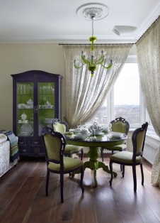 Фото интерьера столовой квартиры в стиле неоклассика
