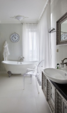 Фото интерьера санузла квартиры в стиле неоклассика