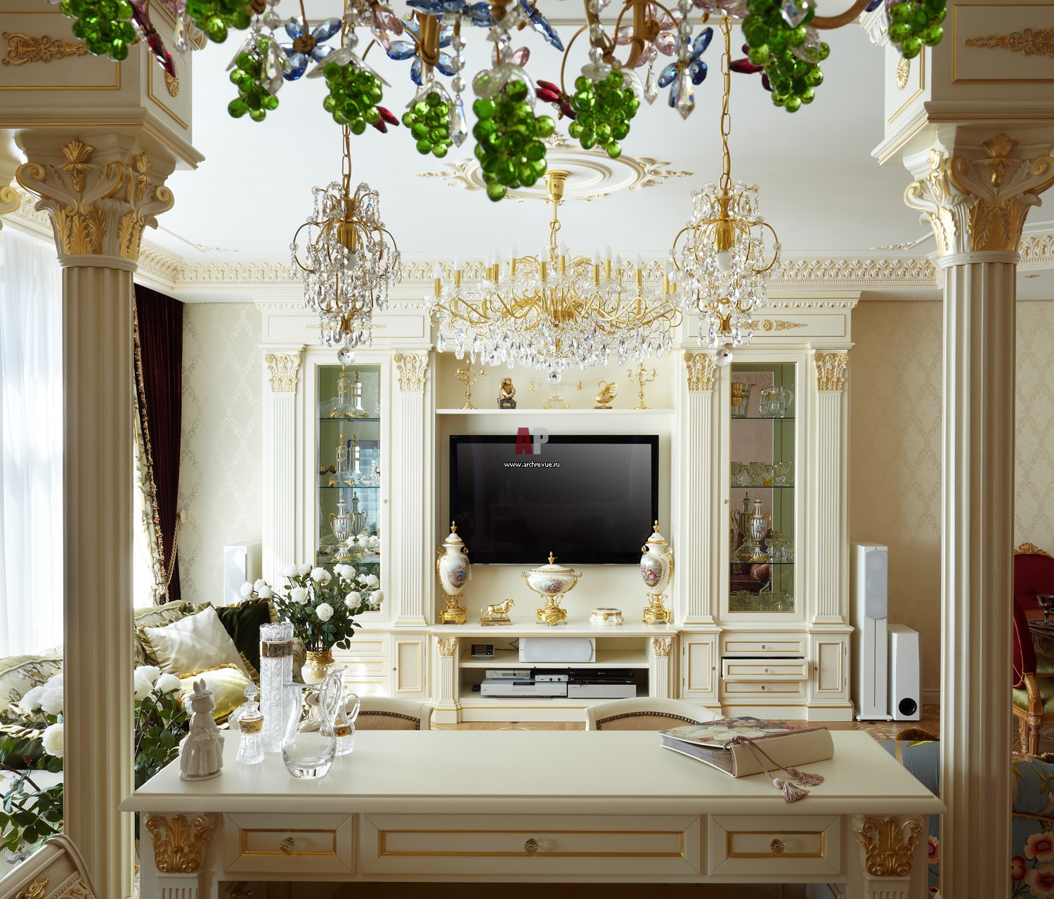 Коллекция дольче габбана в стиле рококо. Барокко в переводе означает. Хаус барокко стиль. Вычурный это какой. Вычурный это какой.