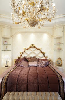 Фото интерьера спальни квартиры в дворцовой классике
