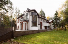 Фото фасада главного дома загородного поместья