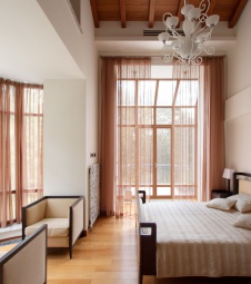 Фото интерьера спальни главного дома загородного поместья 