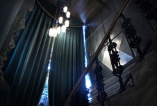 Фото интерьера лестницы клуба в стиле фьюжн