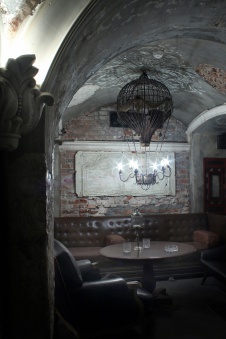 Фото интерьера зала ресторана клуба в стиле фьюжн