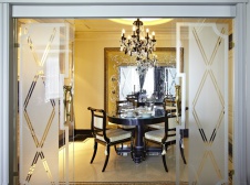 Фото интерьера столовой квартиры в стиле неоклассика