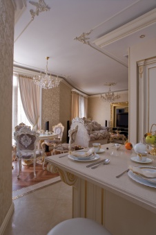 Фото интерьера столовой квартиры в классическом стиле