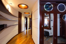 Фото интерьера входной зоны квартиры в современном стиле