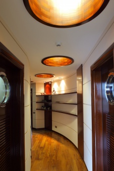 Фото интерьера коридора квартиры в современном стиле