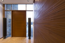 Фото интерьера входной зоны дома в современном стиле