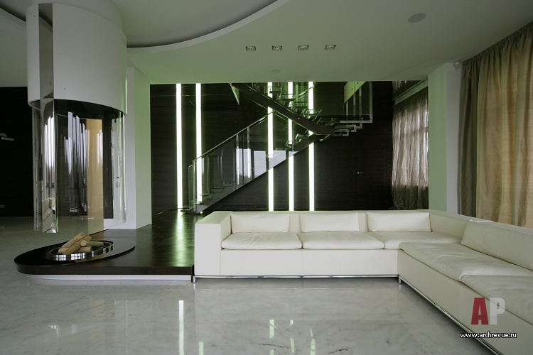 Фото интерьера зоны отдыха двухуровневой квартиры в стиле минимализм