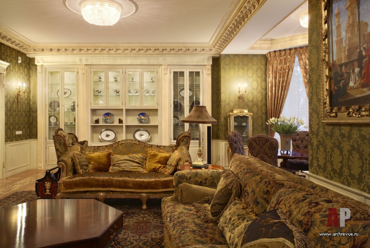 Фото интерьера гостиной дома в стиле неоклассика
