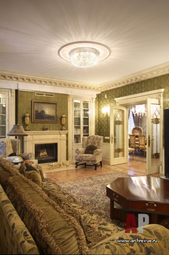 Фото интерьера каминной дома в стиле неоклассика
