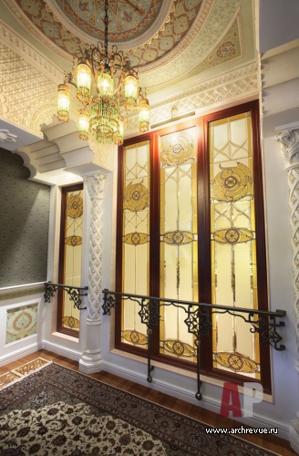 Фото интерьера коридора дома в стиле неоклассика