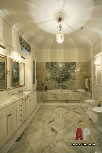 Фото интерьера санузла дома в стиле неоклассика
