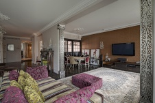 Фото интерьера гостиной квартиры в стиле неоклассика