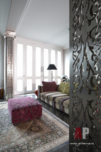 Фото интерьера зоны отдыха квартиры в стиле неоклассика