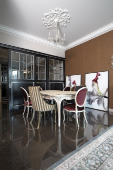 Фото интерьера столовой квартиры в стиле неоклассика