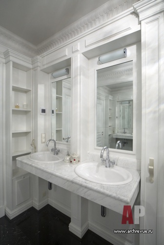 Фото интерьера санузла квартиры в стиле неоклассика