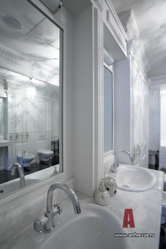 Фото интерьера санузла квартиры в стиле неоклассика