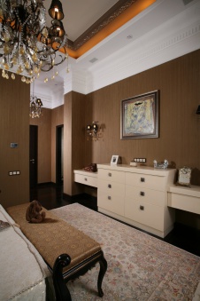 Фото интерьера спальни квартиры-пентхауса в неоклассике