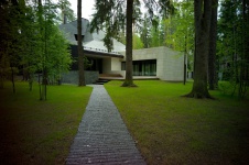 Фото фасада загородного дома в стиле минимализм