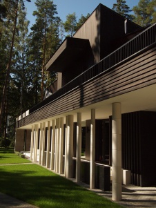 Фото фасада загородного дома в стиле минимализм