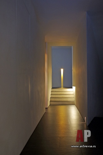 Фото интерьера коридора загородного дома в стиле минимализм