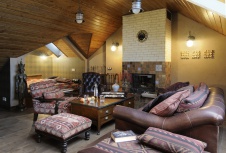 Фото интерьера каминной таунхауса в неоклассике