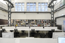 Фото интерьера рабочей зоны офиса в минимализме