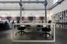 Фото интерьера рабочей зоны офиса в минимализме