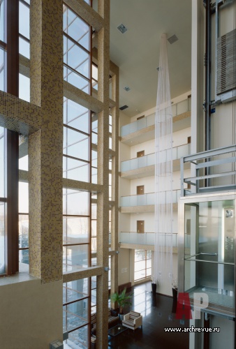 Фото интерьера лифтового холла отеля в современном стиле