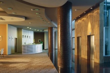 Фото интерьера ресепшен отеля в современном стиле