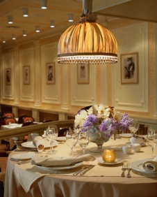 Фото интерьера зала ресторана отеля в современном стиле