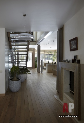 Фото интерьера каминной дома в эко стиле