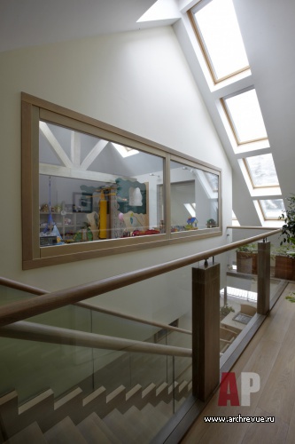 Фото интерьера лестницы дома в эко стиле