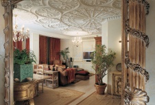 Фото интерьера гостиной квартиры в стиле неоклассика