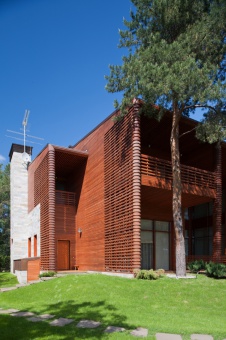 Фото фасада дома в эко стиле