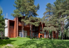 Фото фасада дома в эко стиле