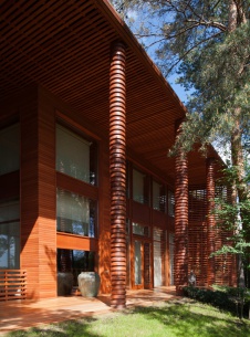 Фото фасада дома в эко стиле