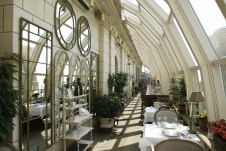 Фото интерьера веранды ресторана в классическом стиле
